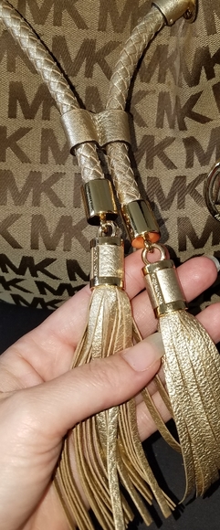 Mk Large Gathered Signature Tote - Picture 3 of 9